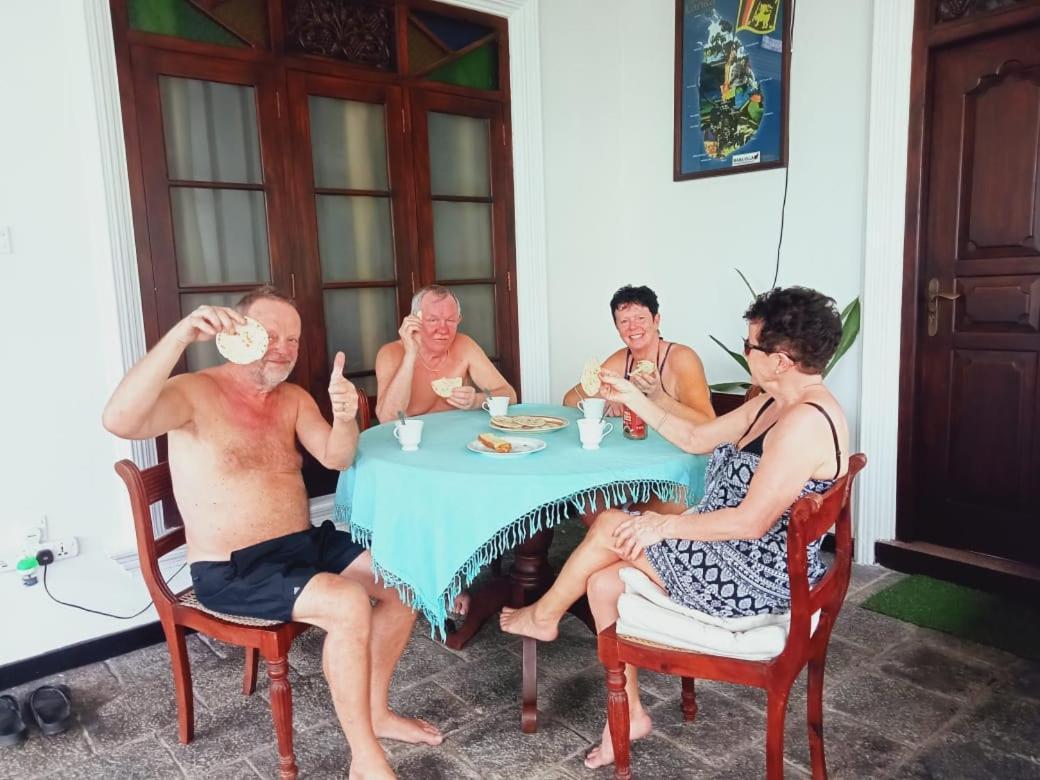 Mama Villa Hikkaduwa Buitenkant foto