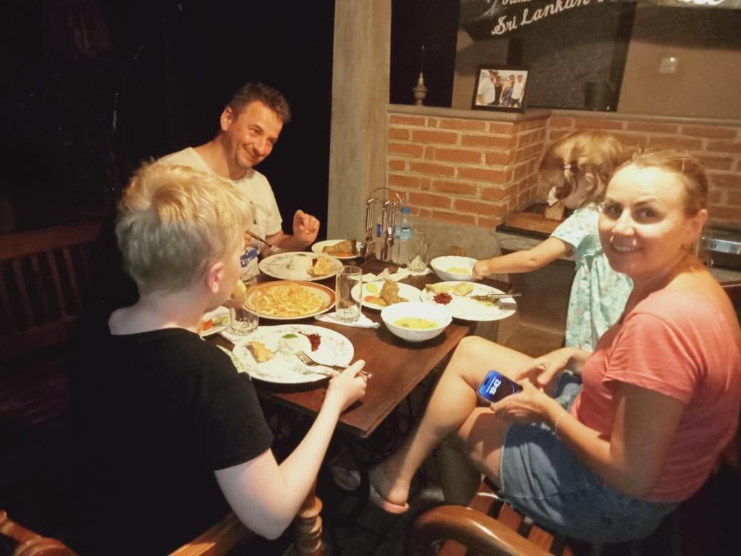 Mama Villa Hikkaduwa Buitenkant foto